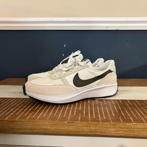 Nike Waffle Nav Debut
White Black Phantom Summit White, Size 9